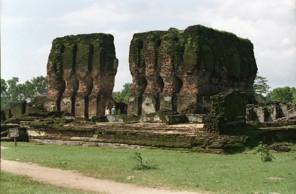 Polonnaruwa Royal Palace ruins King Parakramabahu ancient Sri Lanka