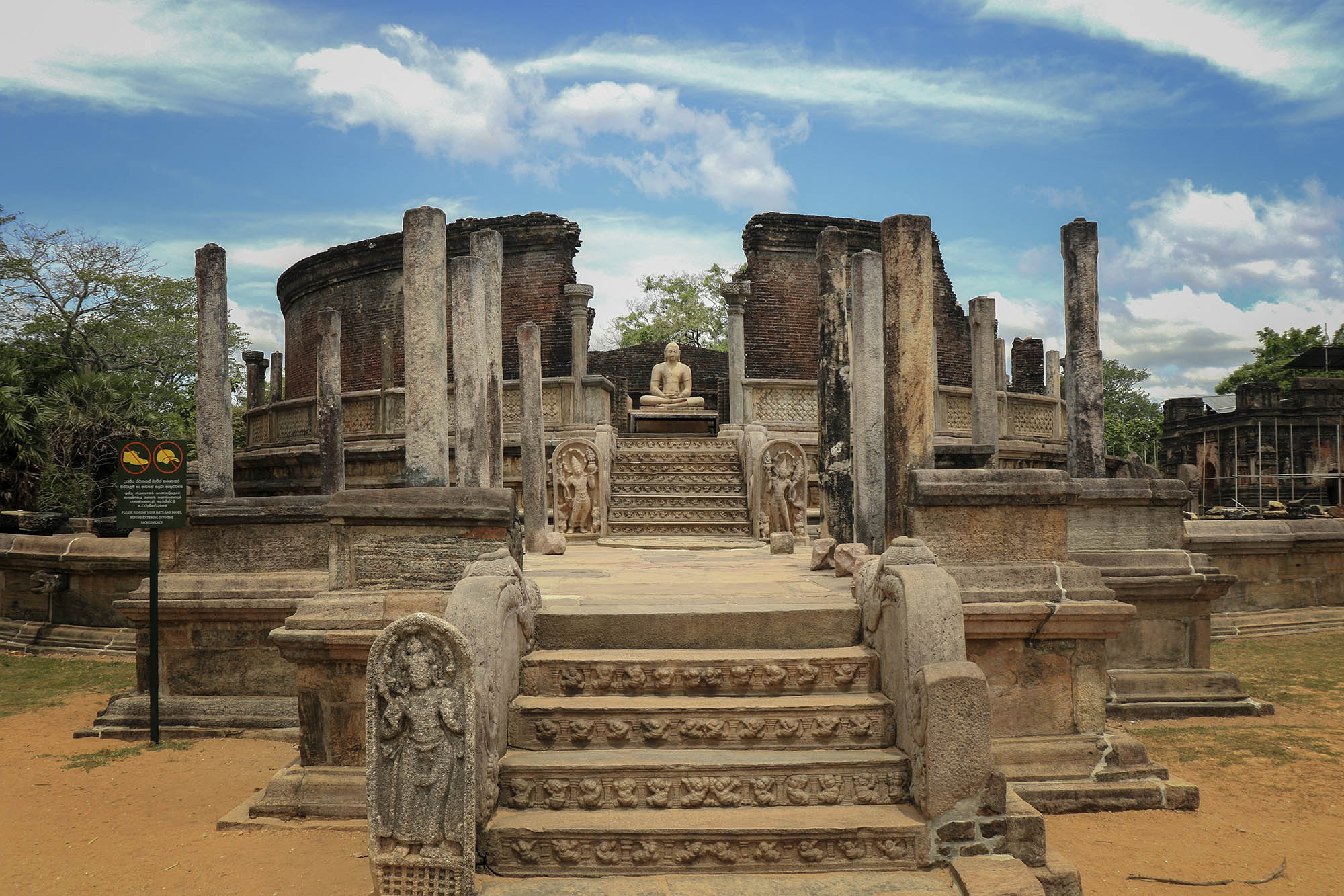 Polonnaruwa ancient city Colombo day tour